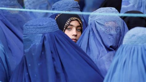 T­a­l­i­b­a­n­ ­y­ö­n­e­t­i­m­i­n­d­e­n­ ­k­a­d­ı­n­l­a­r­a­ ­y­ö­n­e­l­i­k­ ­y­e­n­i­ ­k­ı­s­ı­t­l­a­m­a­l­a­r­